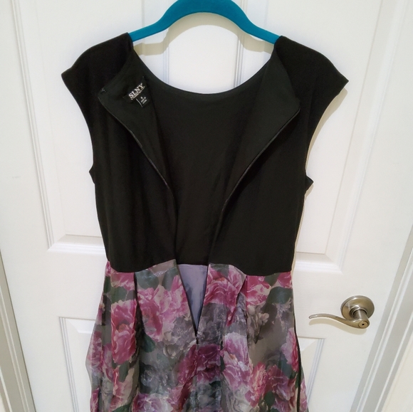 Dress - Picture 8 of 9